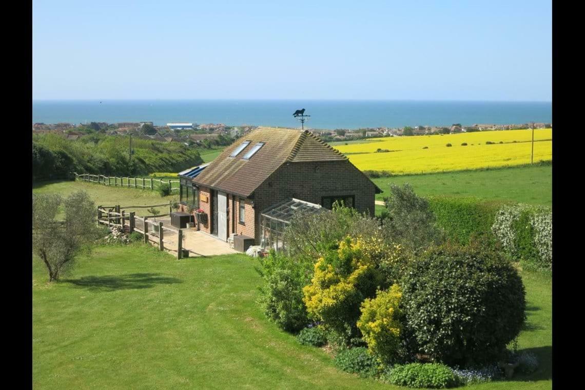 The Old Stable. Coombelands Villa Brighton Bagian luar foto